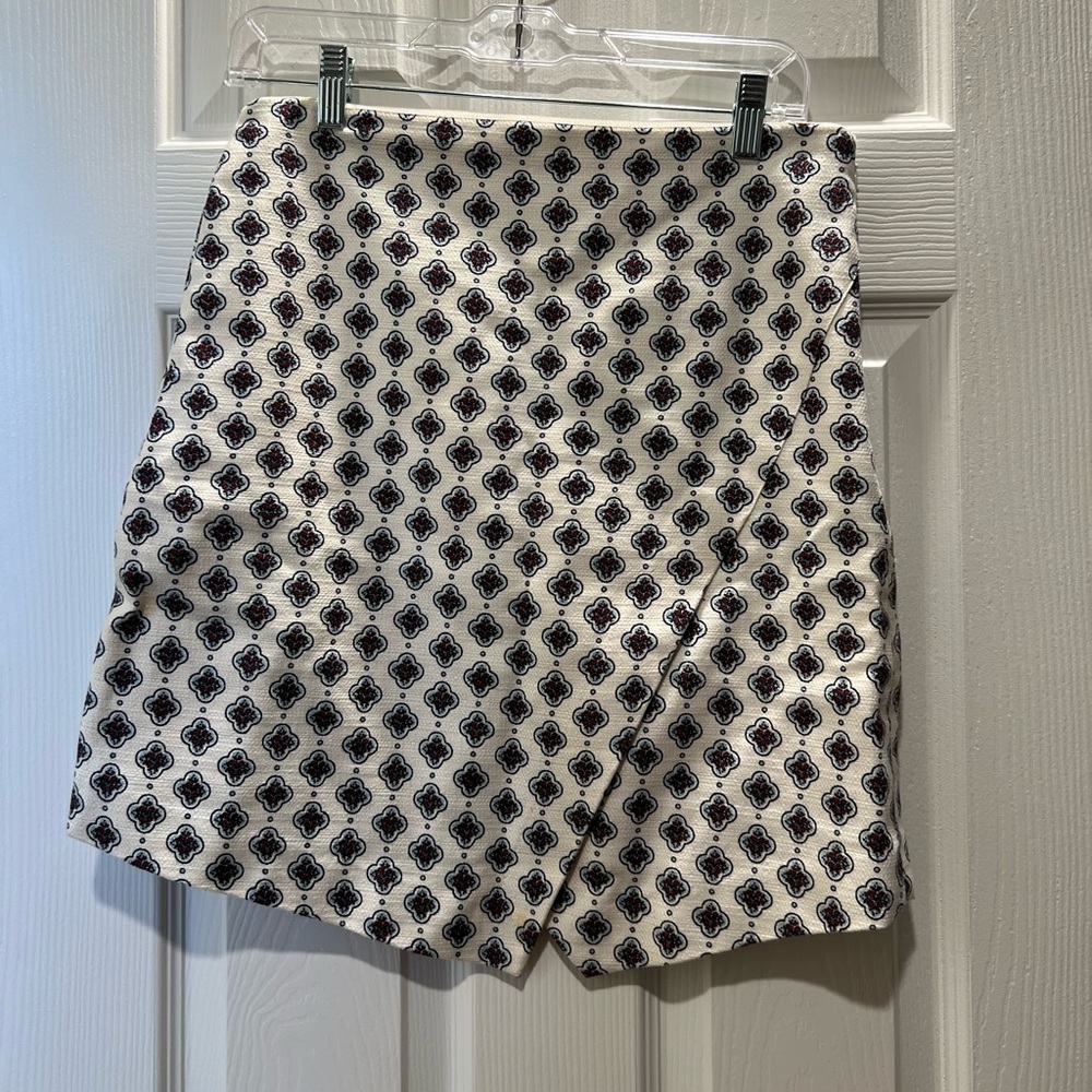 Multi colored skirt with slit.